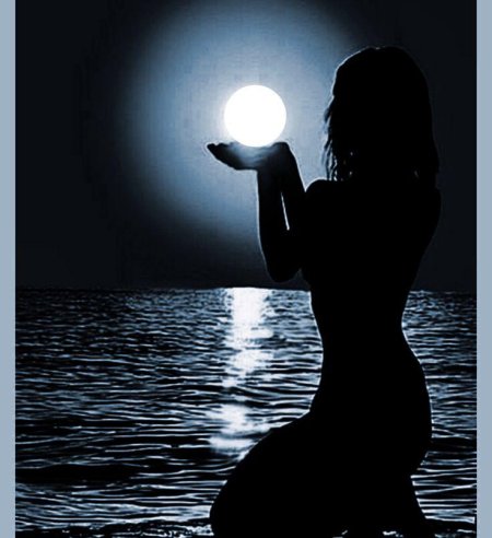 Девушка в лунном свете
