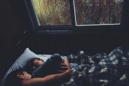 Обнимашки в кровати