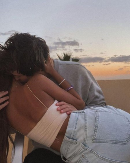 Романтичные объятия