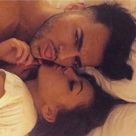 Селфи парочек в кровати