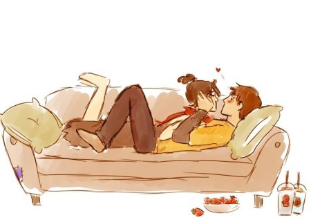 Парень с девушкой на диване