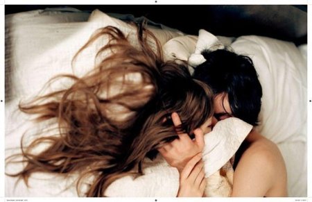 Обнимашки в кровати