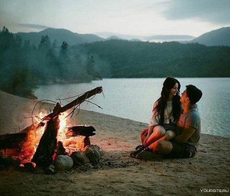 Влюбленные у костра