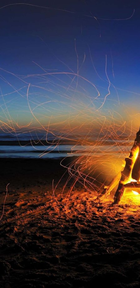 Костер ночью