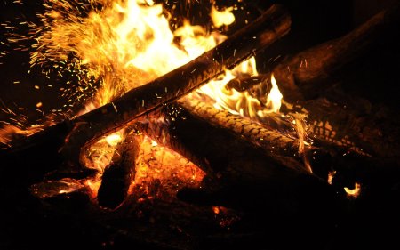 Костер огонь
