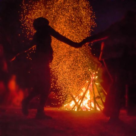 Танец у костра