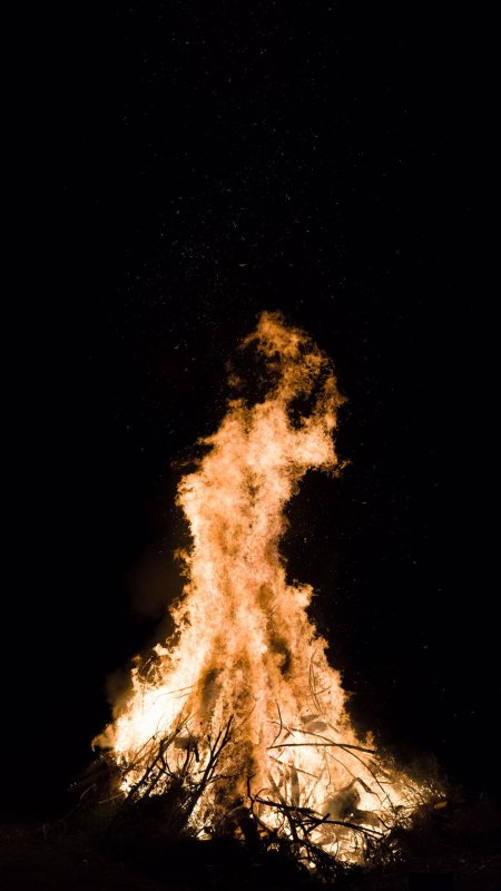 Костер огонь