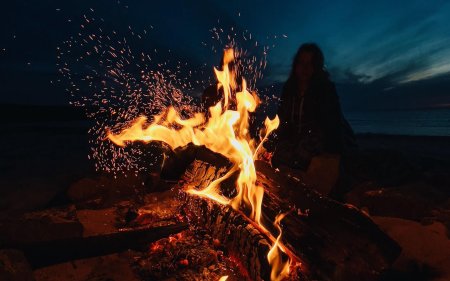 Костер ночью