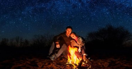Двое у костра