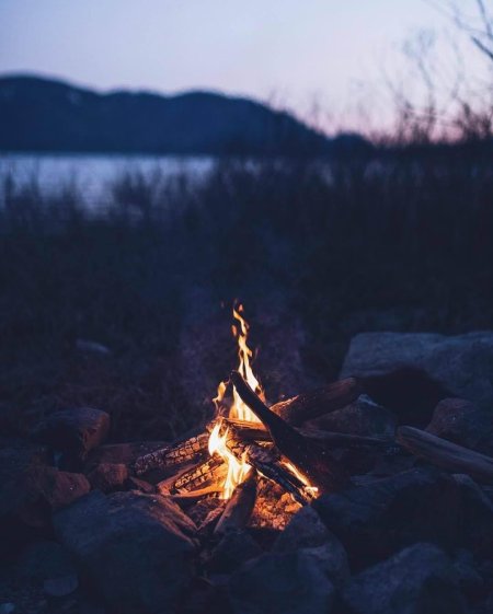 Костер ночью