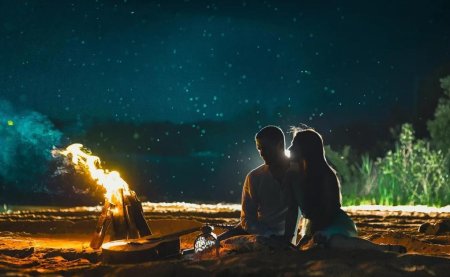 Влюбленные у костра