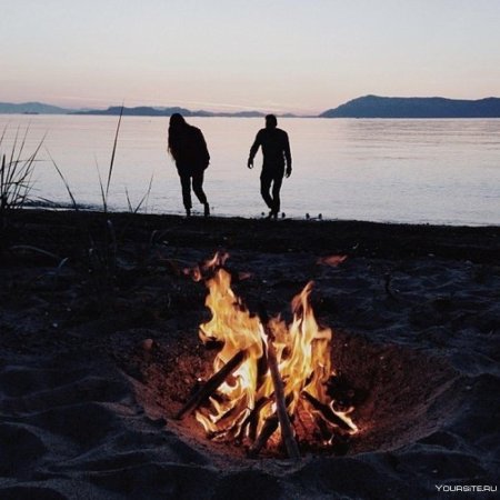 Костер на берегу моря