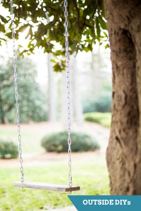 Качели на дереве