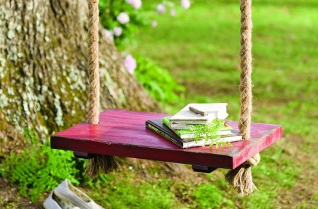 Качели на дереве