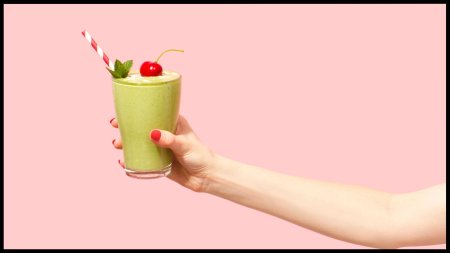 Девушка со смузи