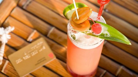 Коктейль фруктовый