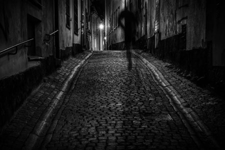 Улица темная