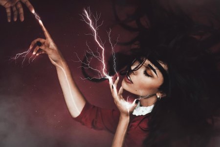 Девушка гроза