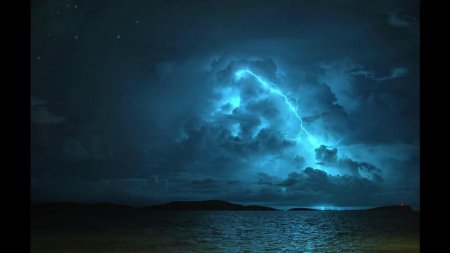 Гроза над морем