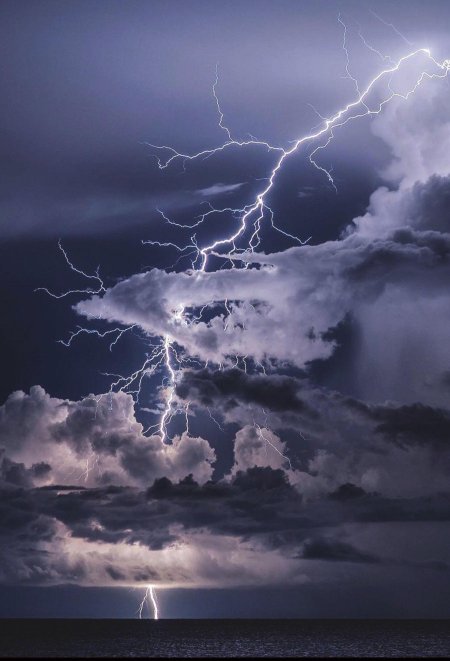 Гроза с молнией