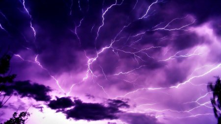Фиолетовая молния
