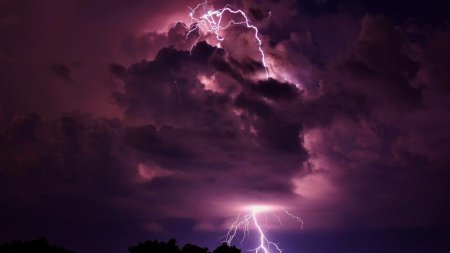 Фиолетовая молния