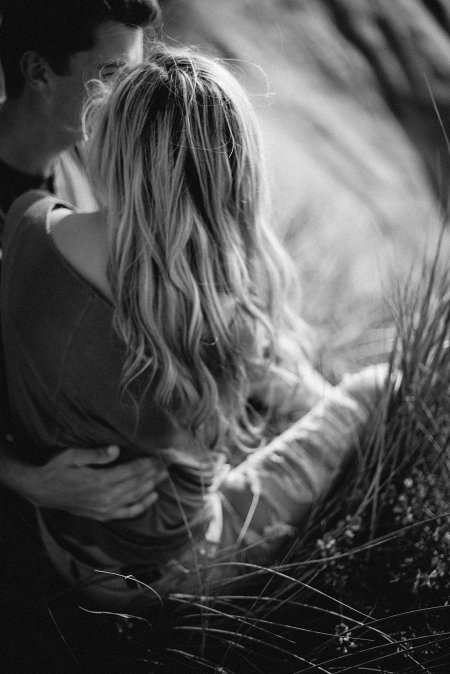 Блондинка и брюнет