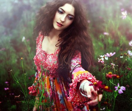 Цыганка красивая