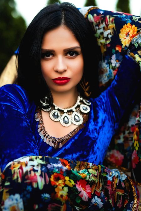 Красивая цыганка