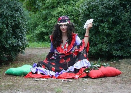 Цыганка гадалка