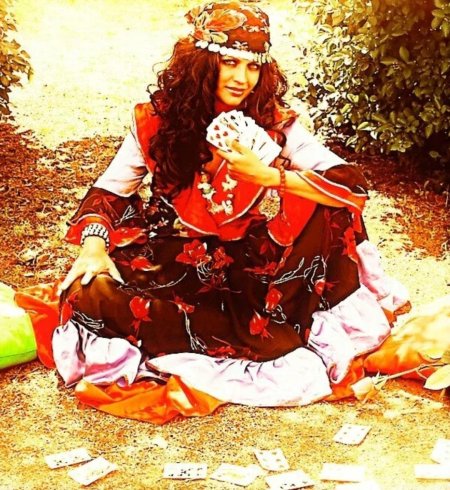 Цыганка гадалка