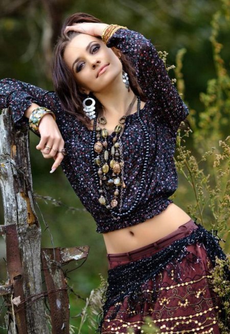 Цыганка красивая