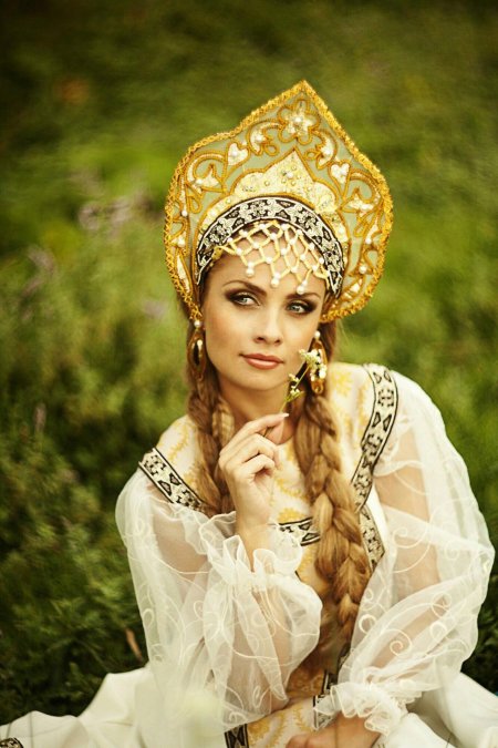 “русская красавица в кокошнике” к.е.маковский.