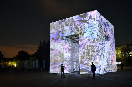 Светодинамический куб парк горького