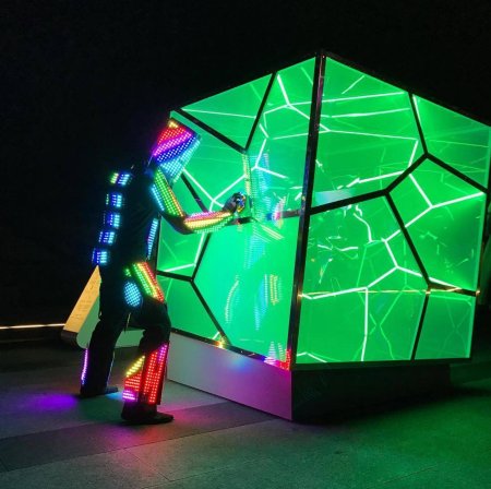 Световые арт-проекты виктора полякова