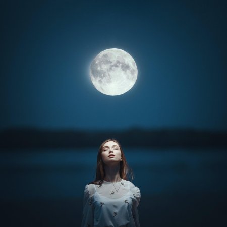 Девушка луна