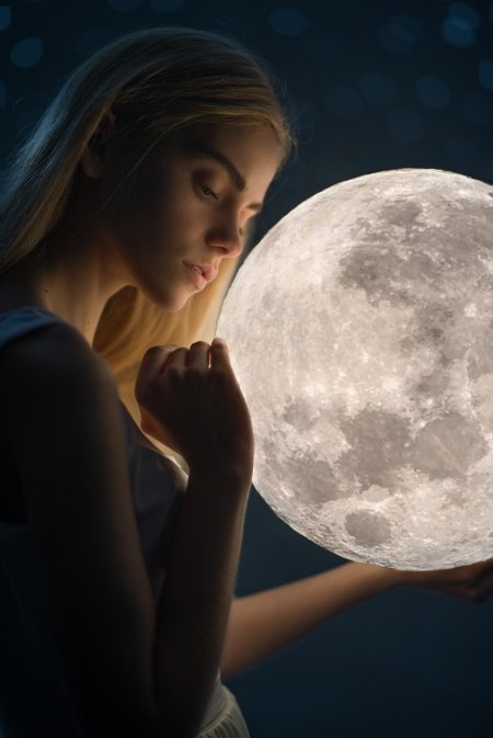 Девушка луна