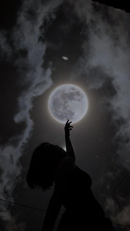 Девушка луна