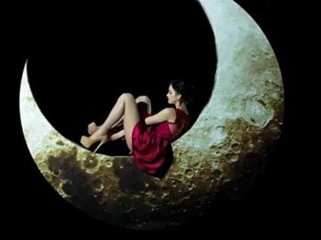 Девушка луна