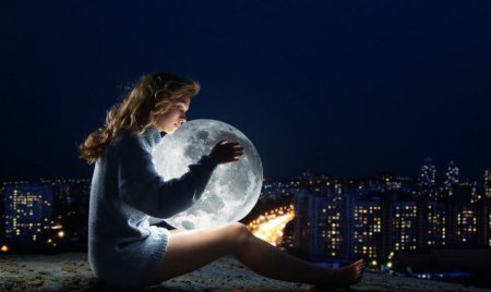 Девушка луна