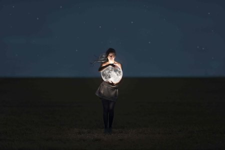 Девушка луна