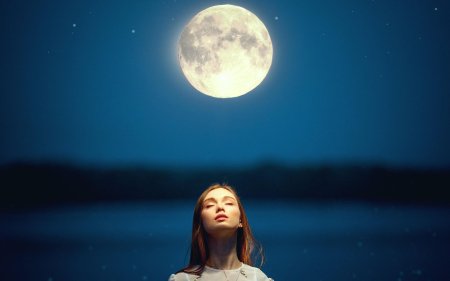 Девушка луна