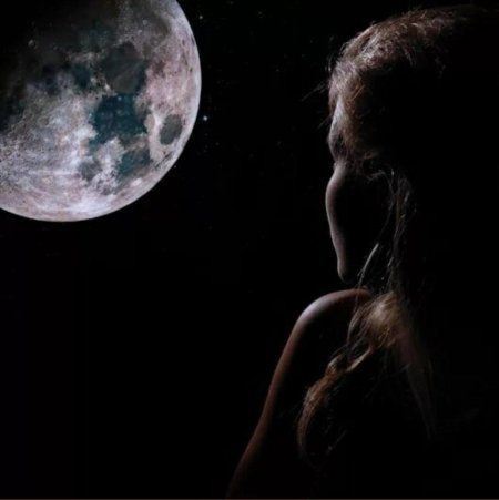Девушка луна