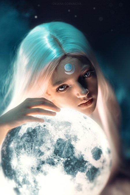 Девушка луна