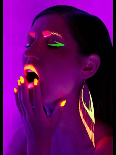 Неоновый макияж