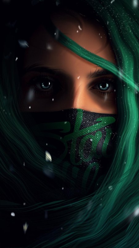 Девушка в маске