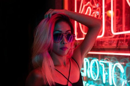 Неоновый свет