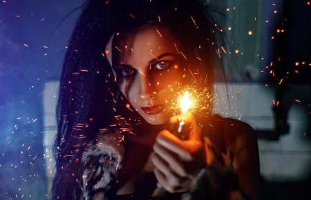 Девушка с огнем