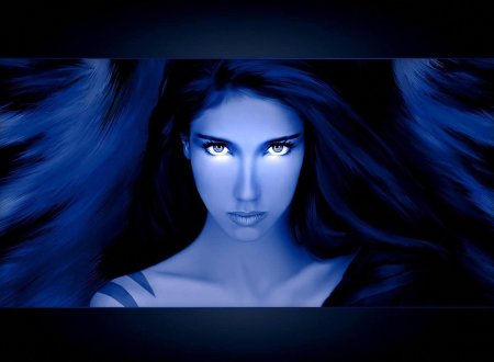 Синяя девушка