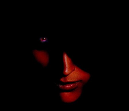 Красные глаза в темноте